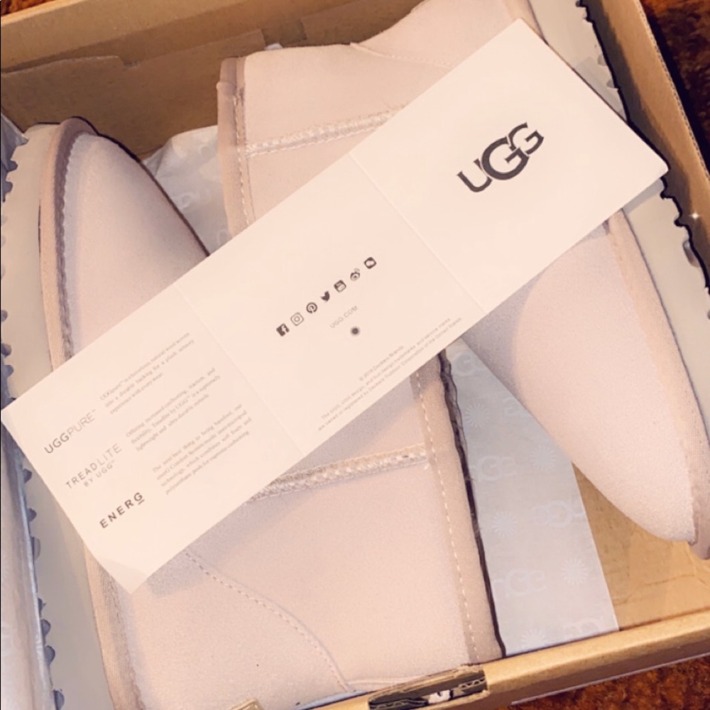 Light Gray Ugg’s